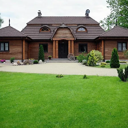 Dwor Pod Bukiem Lägenhet *