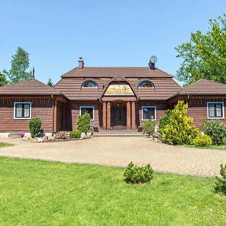 Dwor Pod Bukiem Lägenhet