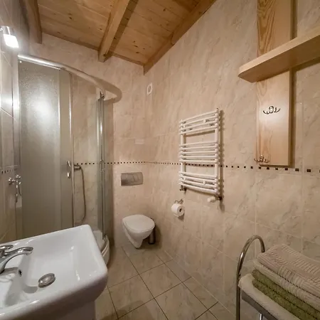 Dwor Pod Bukiem Lägenhet *