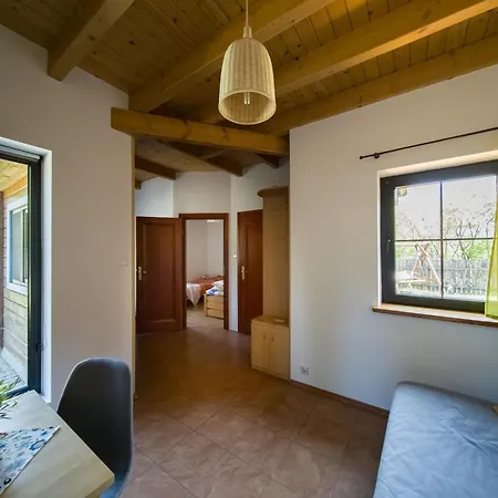 Dwor Pod Bukiem Lägenhet